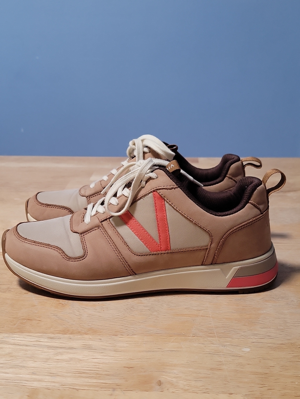 Size 8 Vionic Rechelle Women's Sneaker